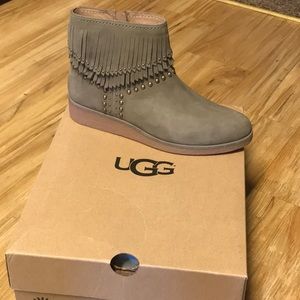 UGG woman’s size 8 short boots